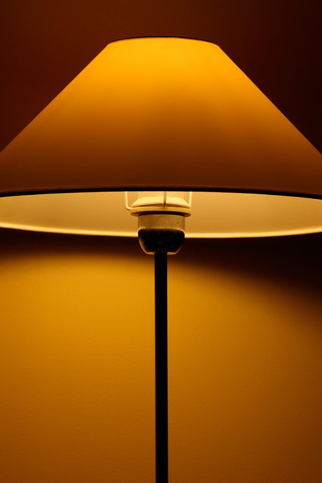 Лампа с абажуром