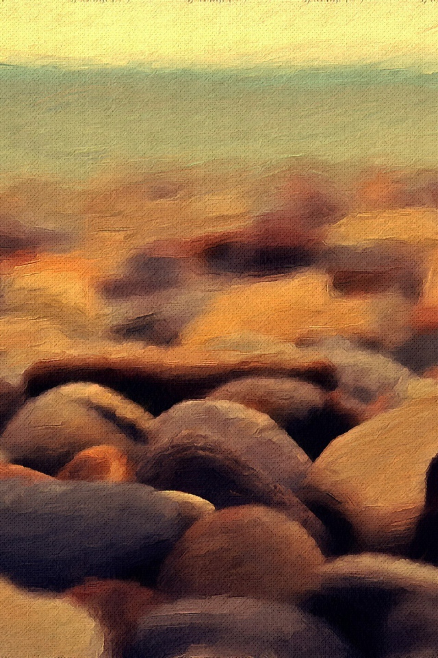 Нарисованная галька на берегу моря