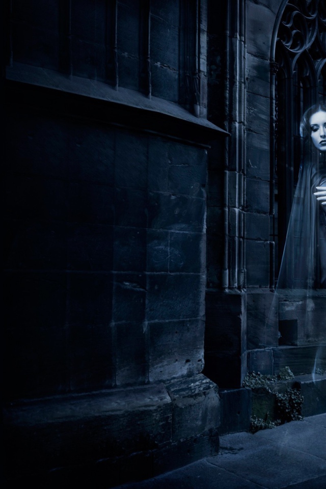 Призрак бродит по коридорам замка