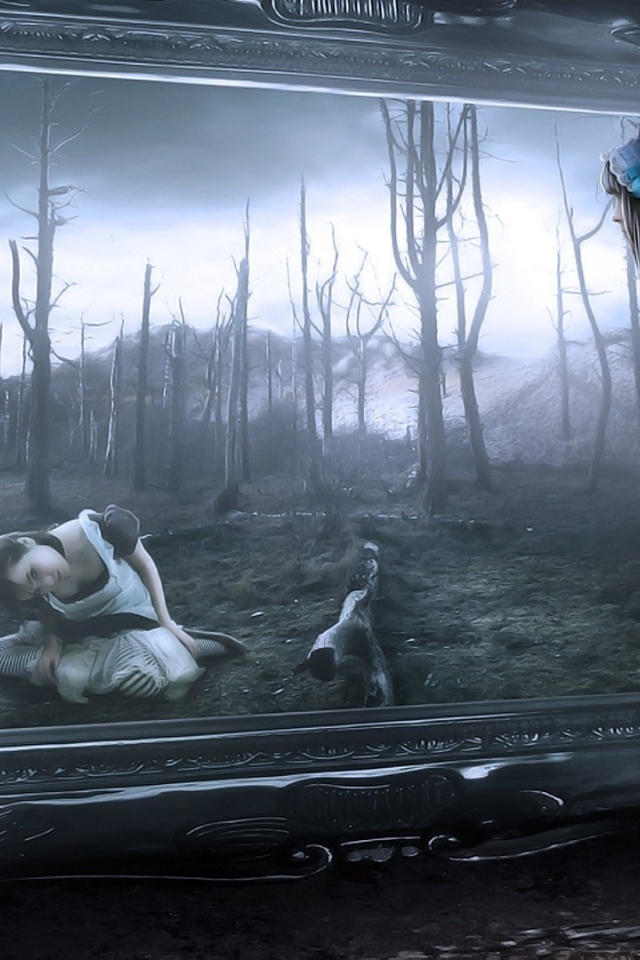 Алиса смотрит в зеркало