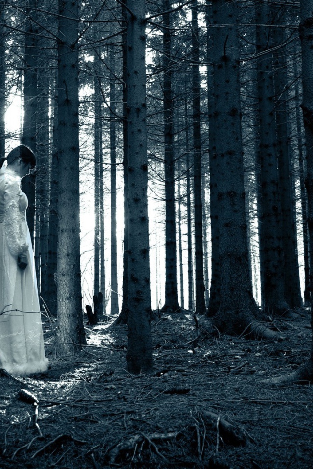 Привидение девушки в белом платье