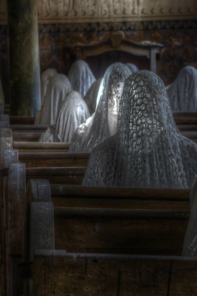 Призраки в церкви