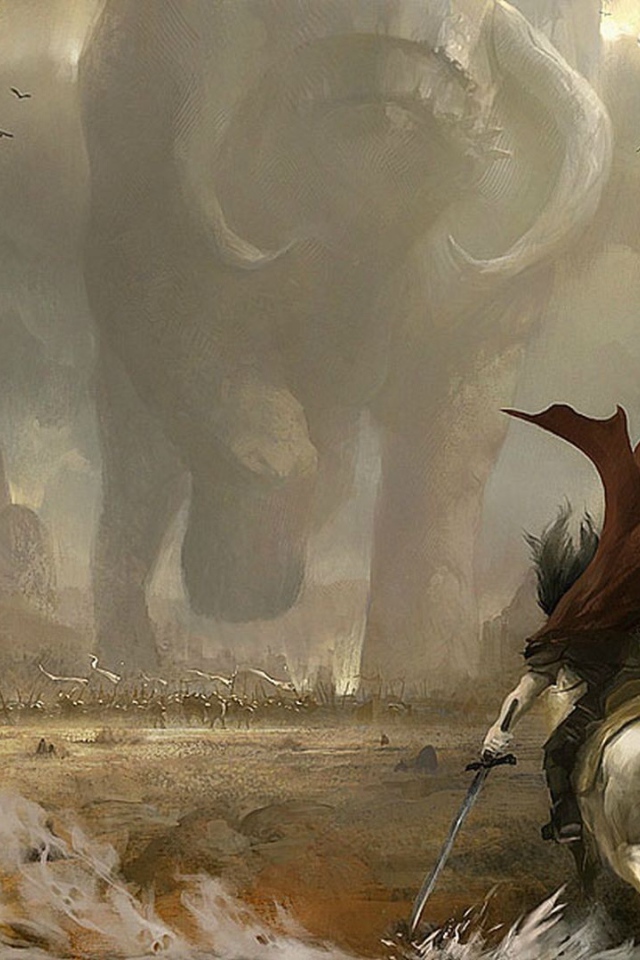 Огромный слон идет в атаку