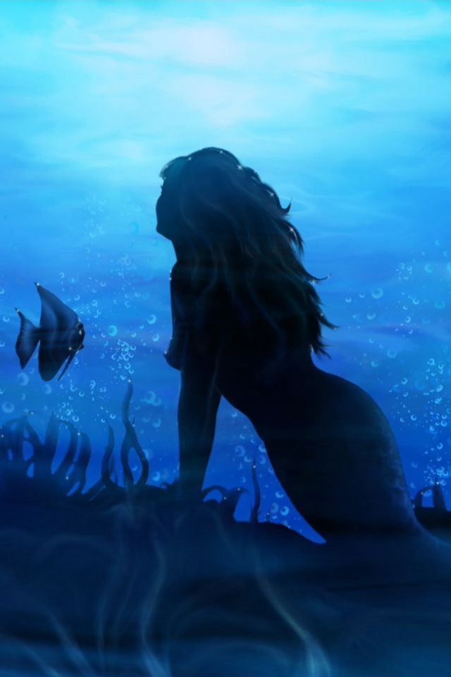 Русалка в синем море