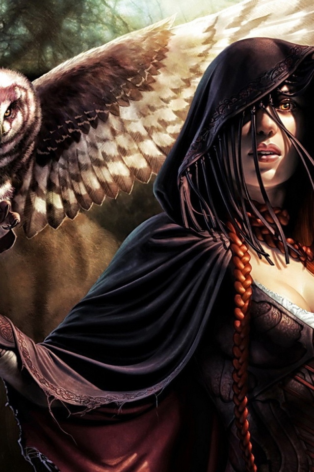 Сова на руке повелительницы диких животных