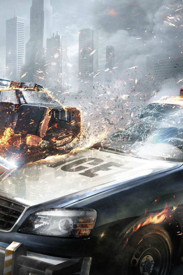 Злодей разрушил машину полицейских