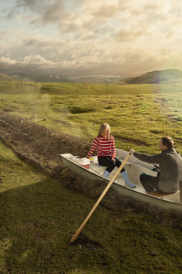 Двое в лодке среди поля