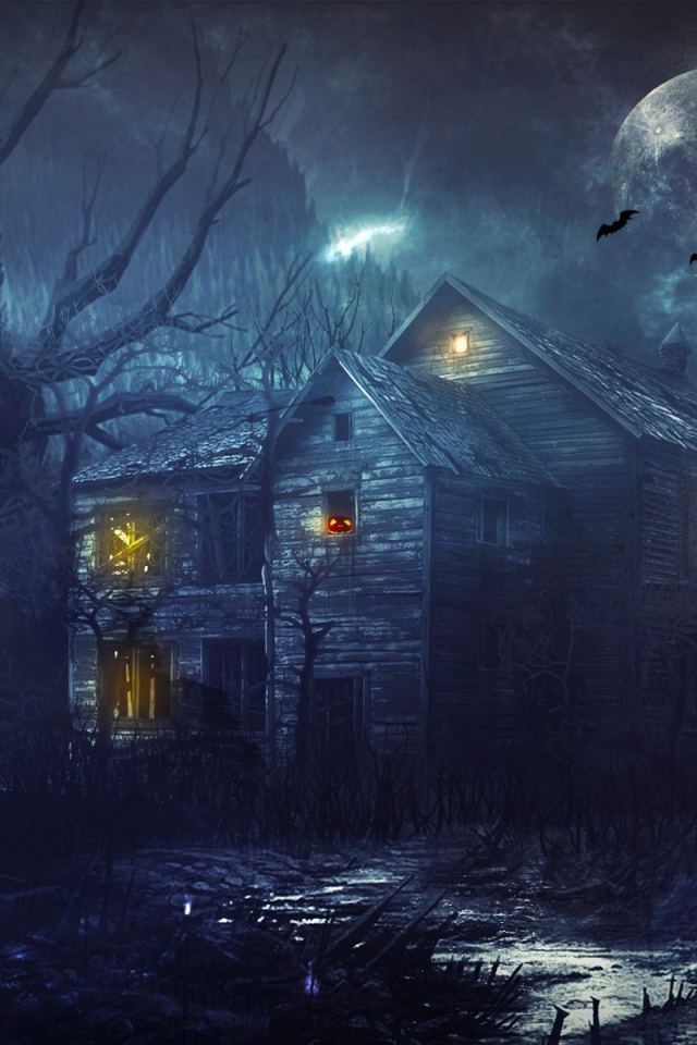 Деревянный дом в чаще леса во время Хеллоуина