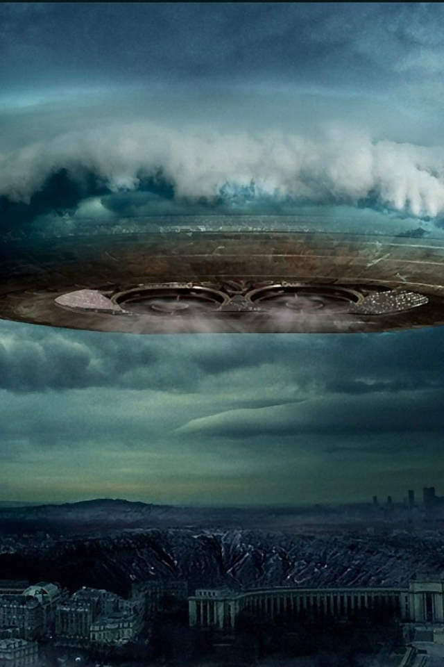 Летающая тарелка над городом