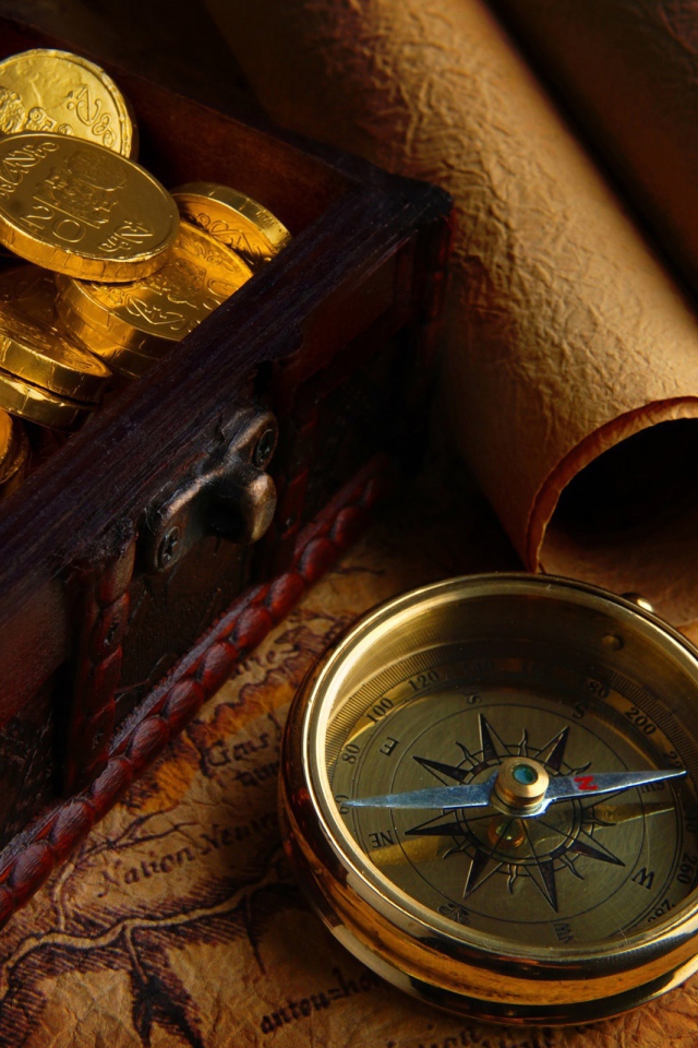 Золотые монеты в шкатулке