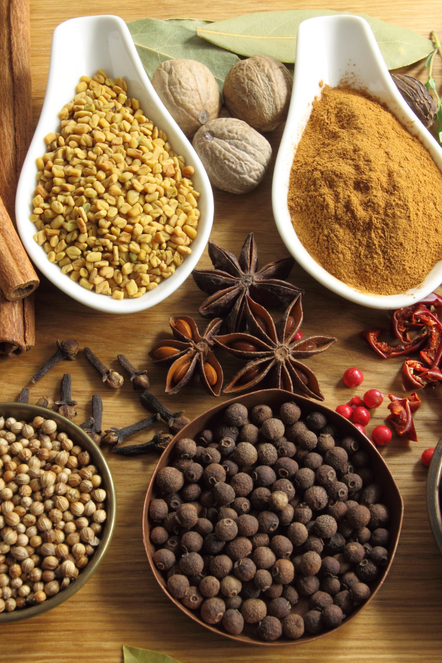 Плошки с разными специями