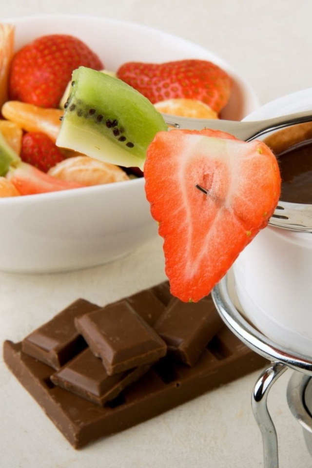 Фрукты с шоколадом