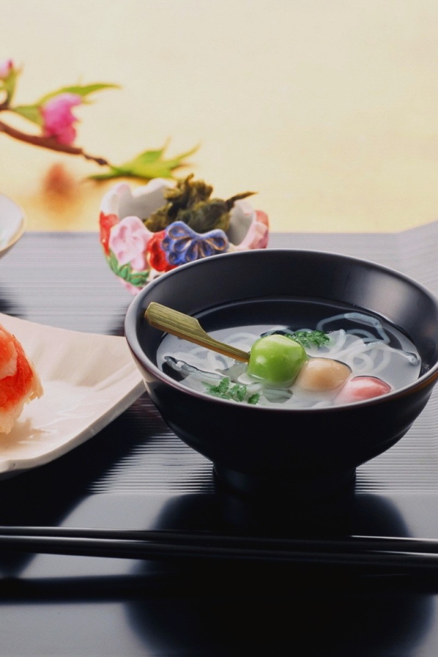 Японская еда на столе, суши