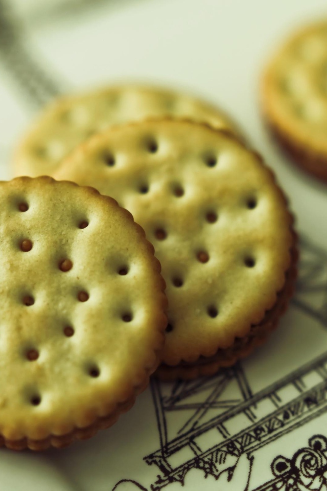 Несколько крекеров с начинкой