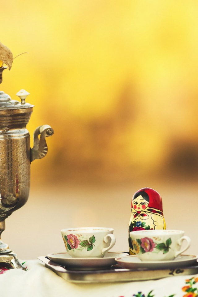Чаепитие с русским самоваром