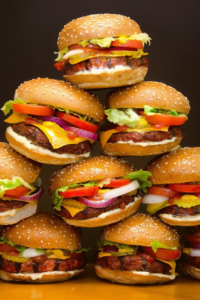 Треугольная горка из бургеров