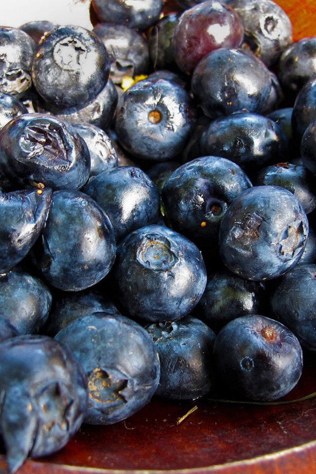 Черника на тарелке