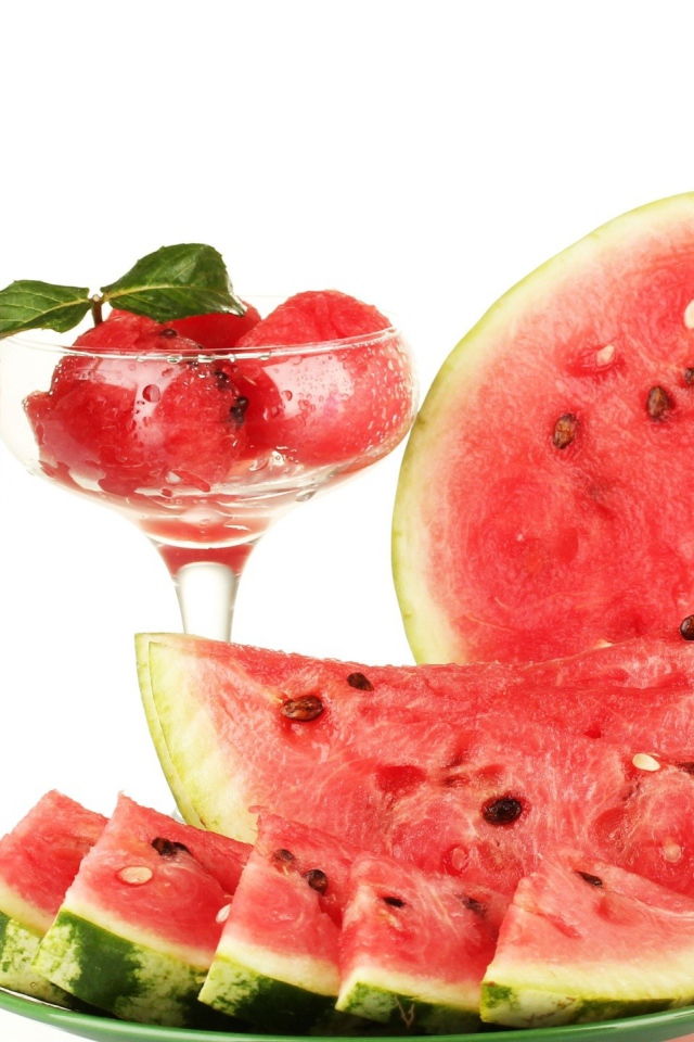 Сок и ломтики арбуза