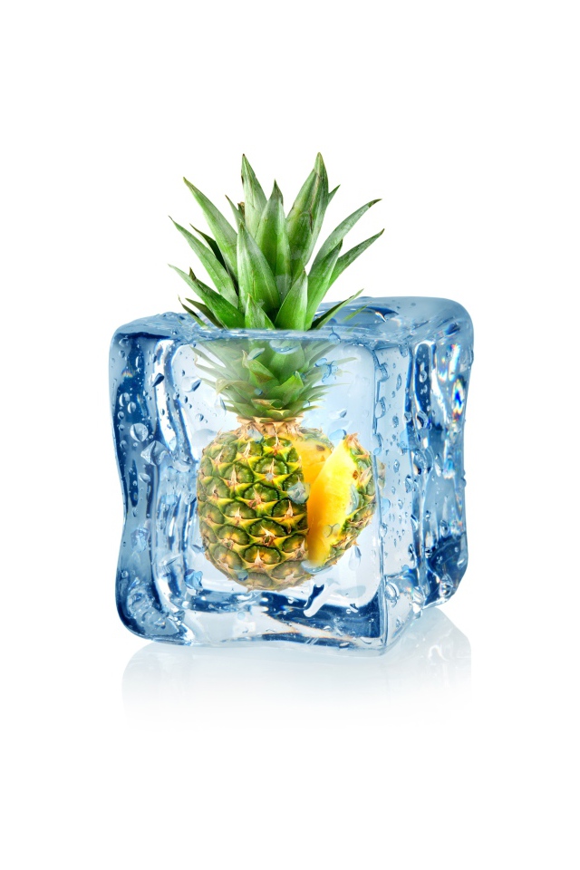 Ананас в кубике льда