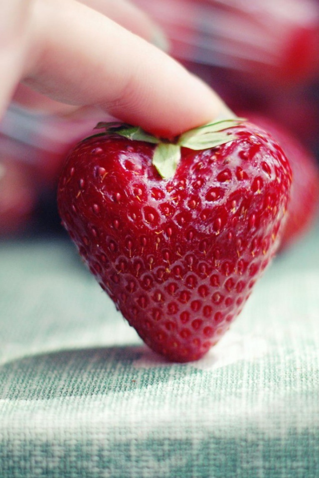 Клубника в форме сердца