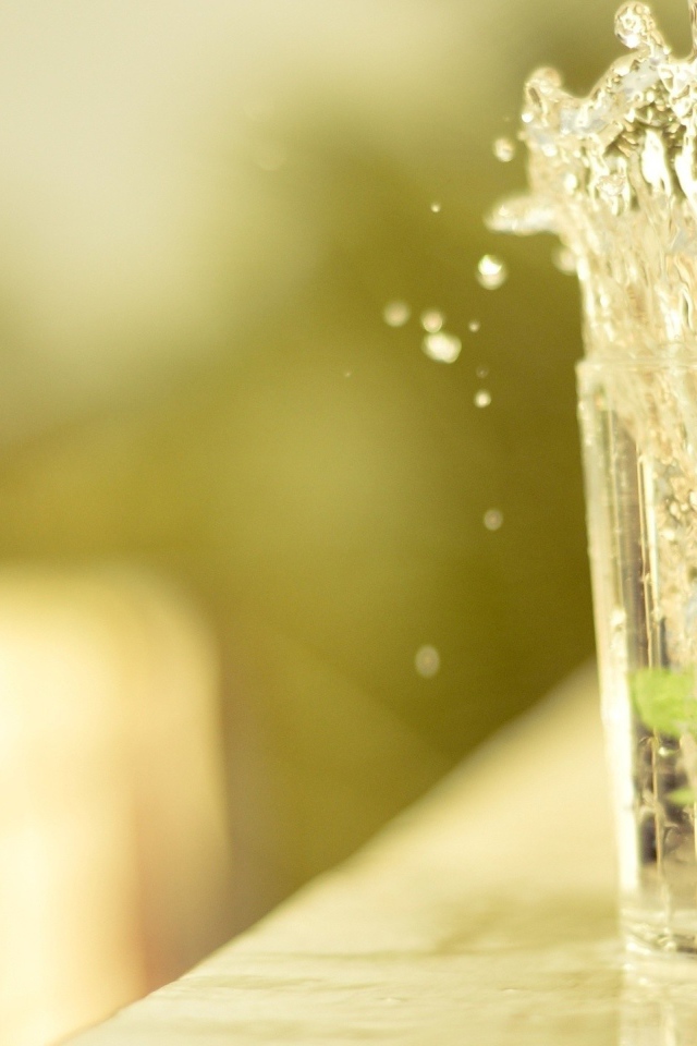 Клубника подняла бурю в стакане