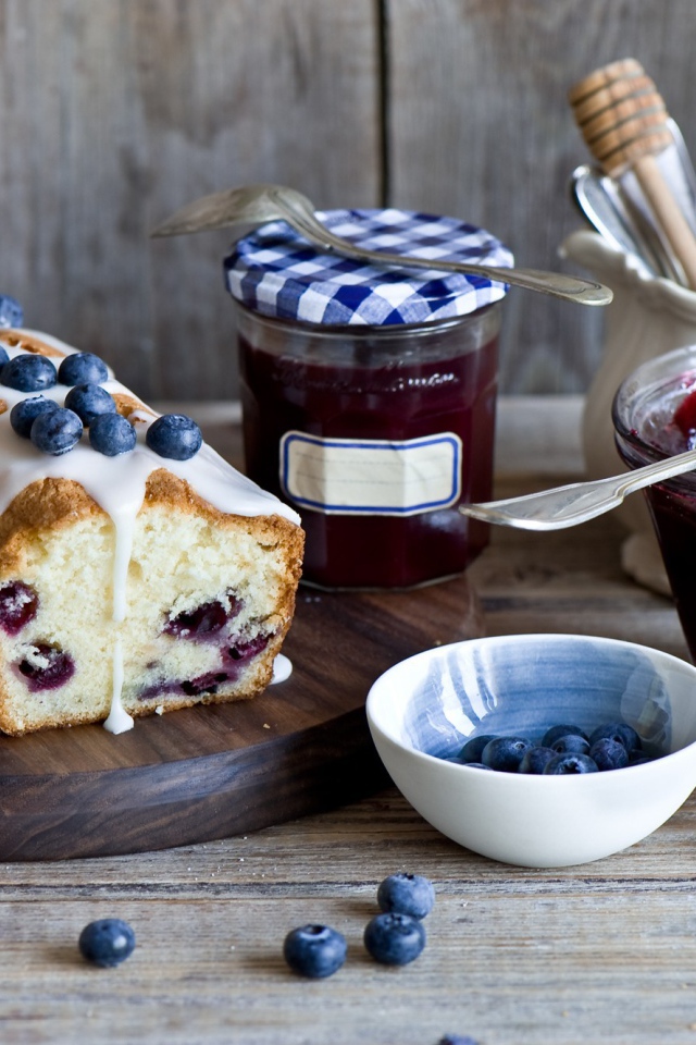 Варенье из черники и черничный кекс