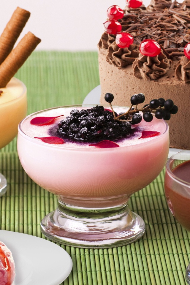 Мороженое, молочные коктейли и торт