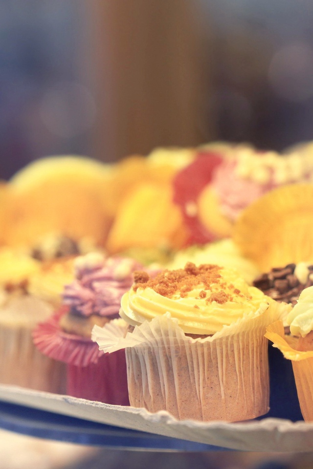 Небольшие круглые кексы с кремом