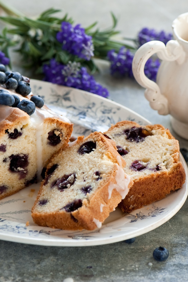Ванильный кекс с черникой