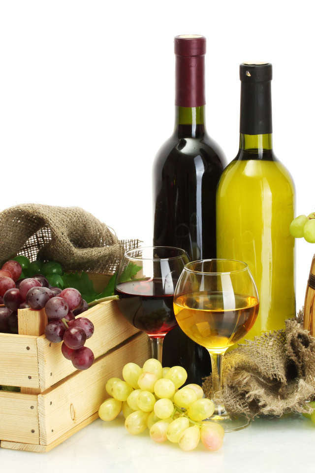 Ящик с виноградом и вино