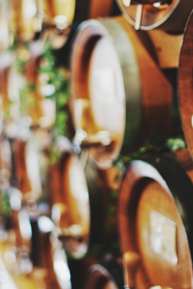 Бочки со старым вином