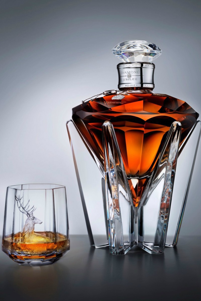 Бутылка коньяка необычной формы