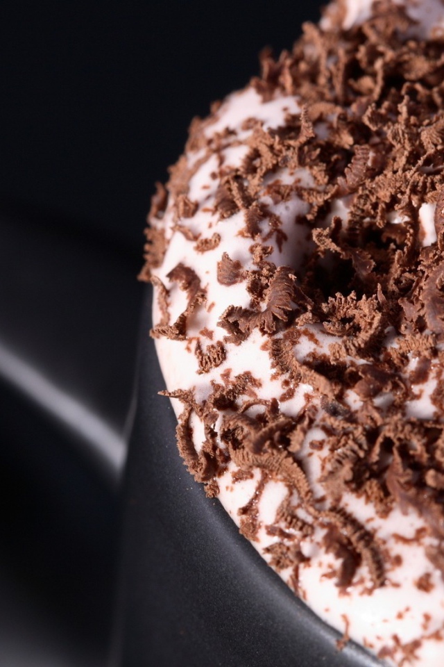 Шоколадная стружка на пенке кофе