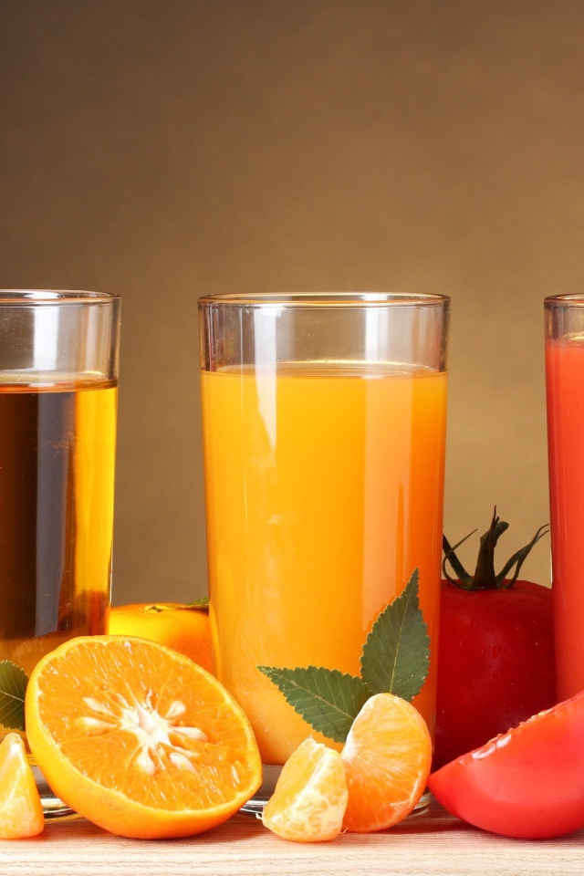 Соки из яблока, апельсина и томата