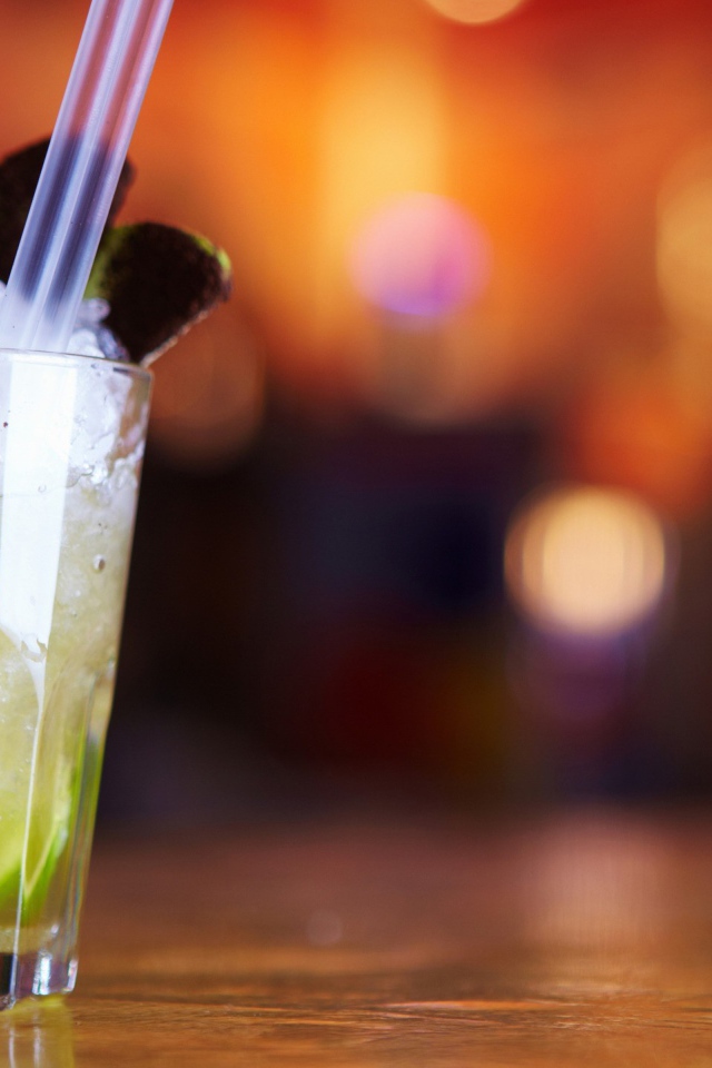 Напиток из лайма со льдом