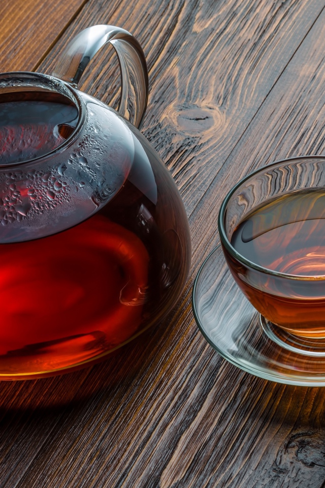 Чай в прозрачном чайнике
