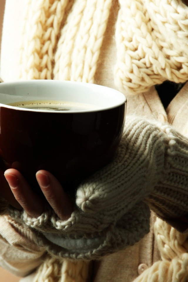 Чашка согревающего ароматного кофе