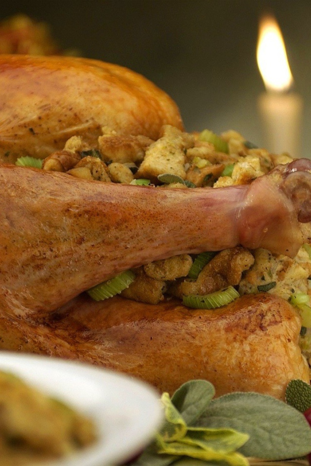 Запеченная фаршированная курица