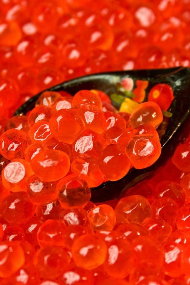 Ложка в красной икре