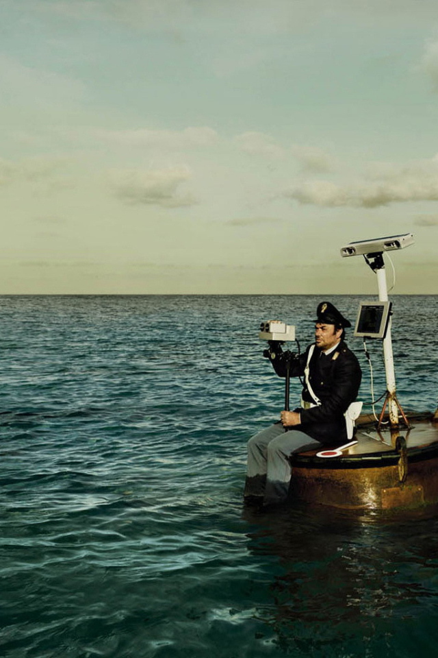 Капитан на трубе корабля