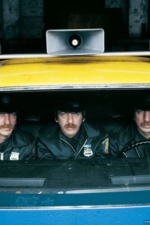 Три одинаковых полицейских