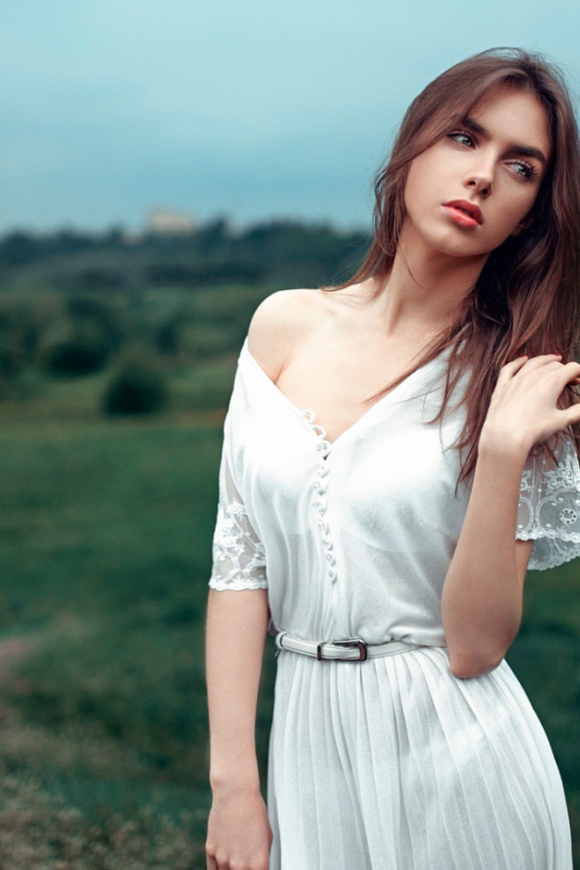 Девушка в белом платье, фотограф Георгий Чернядьев