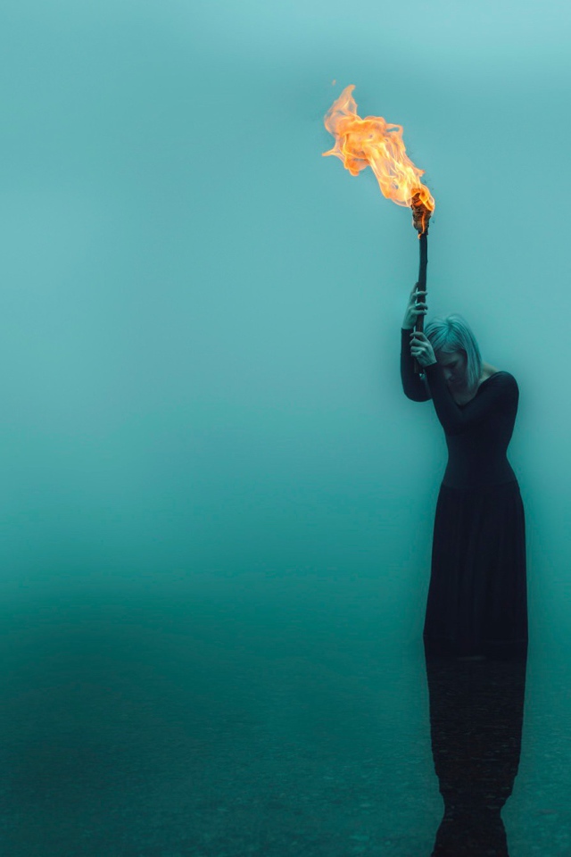 Женщина с факелом