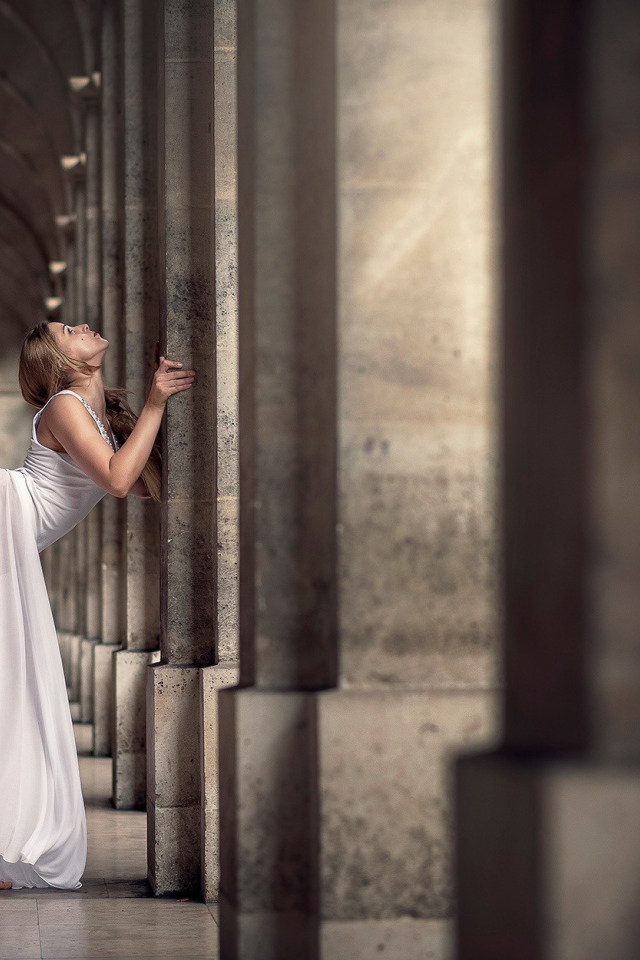 Балерина в красивом белом платье