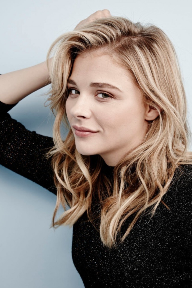 Красивая актриса блондинка Хлоя Мориц