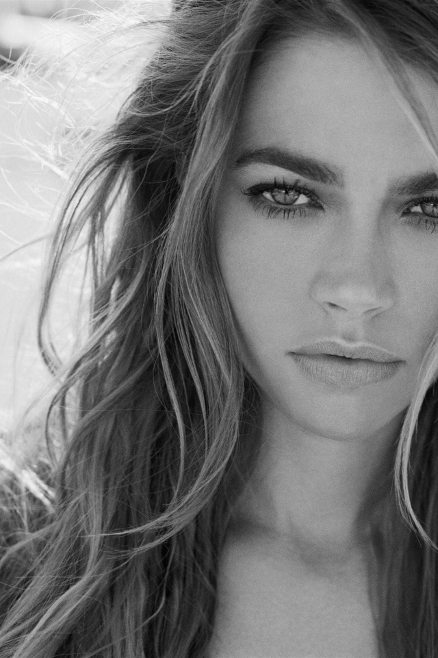 Черно белое фото Дениз Ричардс