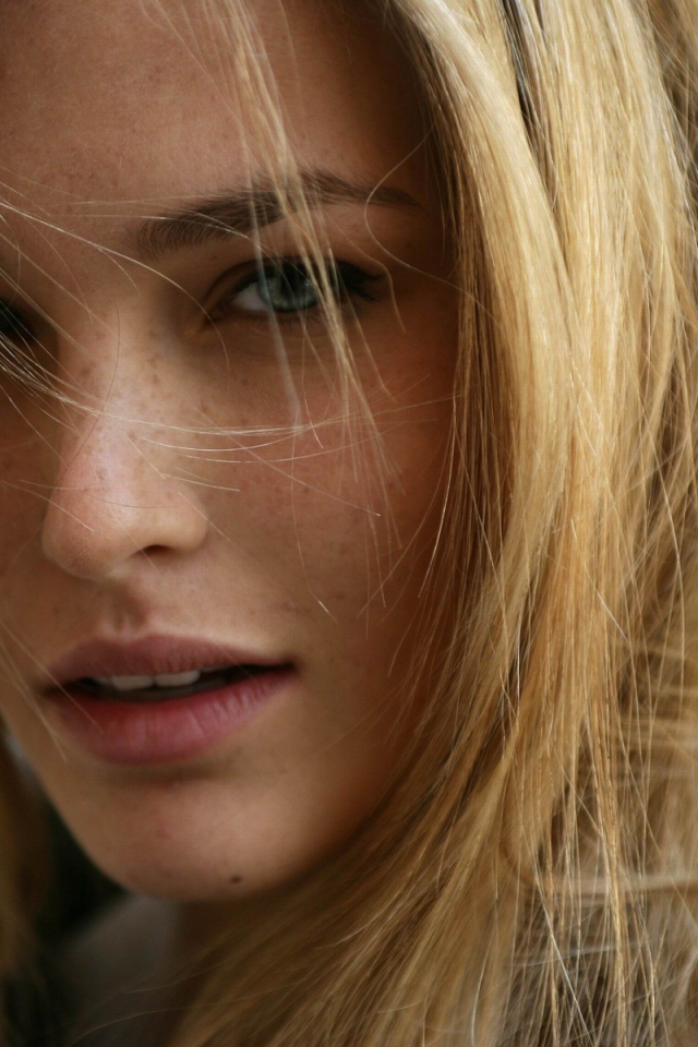 Модель блондинка Бар Рафаэли