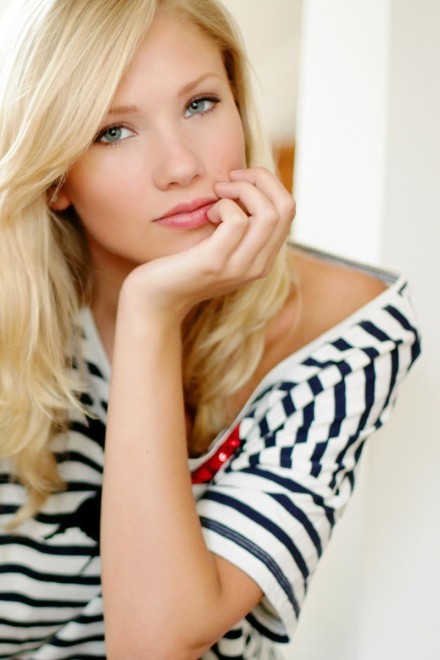 Модель блондинка Берит Баркланд