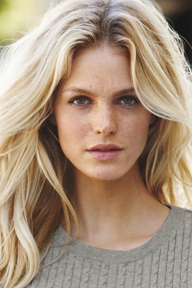 Модель блондинка Эрин Хитертон