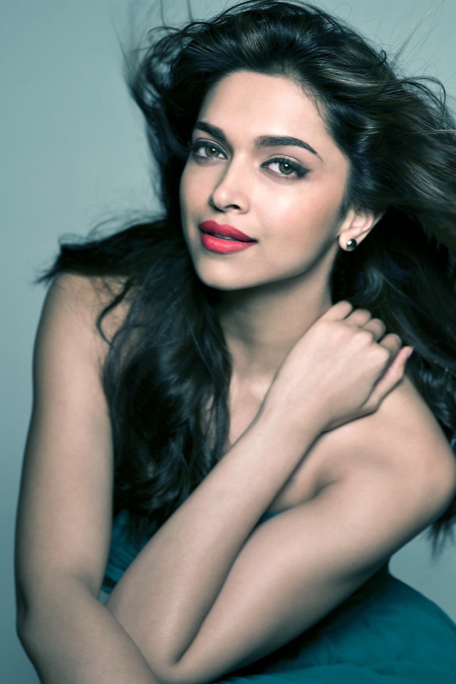 Актриса брюнетка Дипика Падуконе